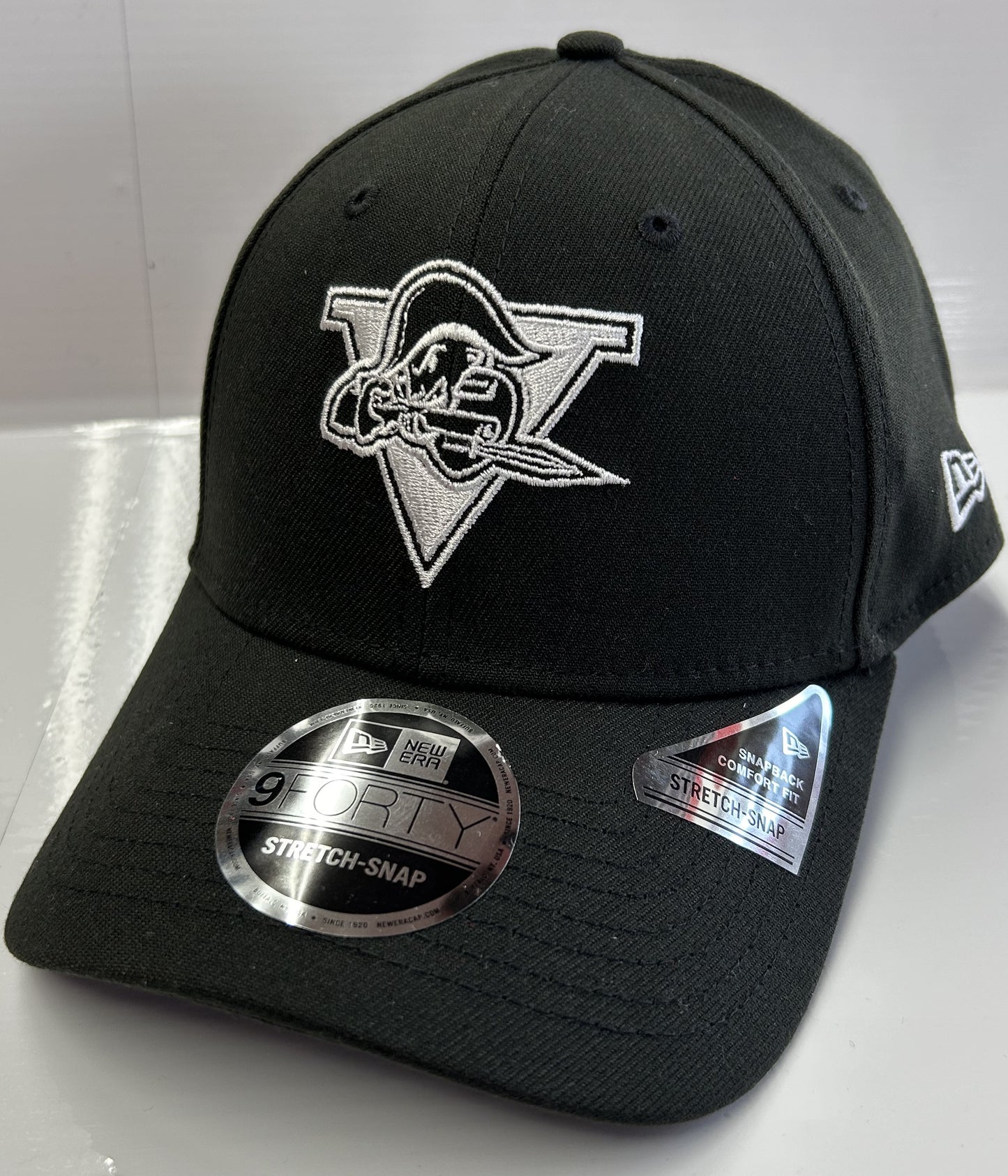 CASQUETTE NOIR LOGO BLANC