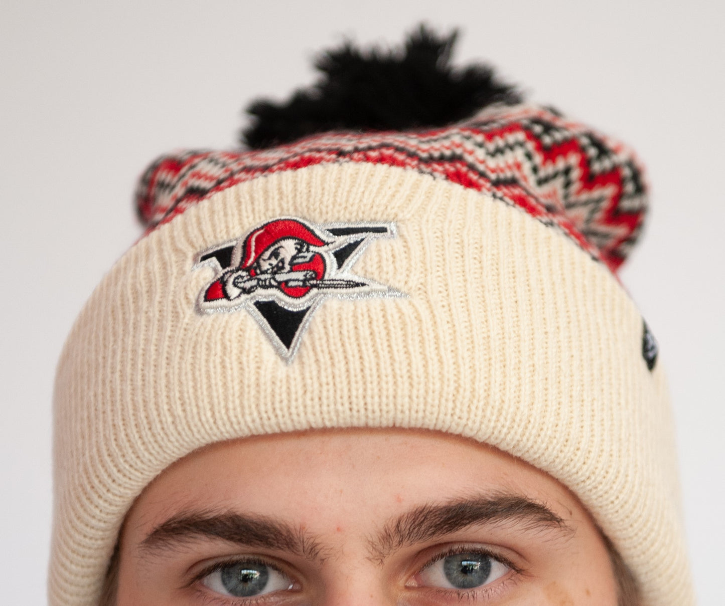 TUQUE BEIGE POMPON NOIR