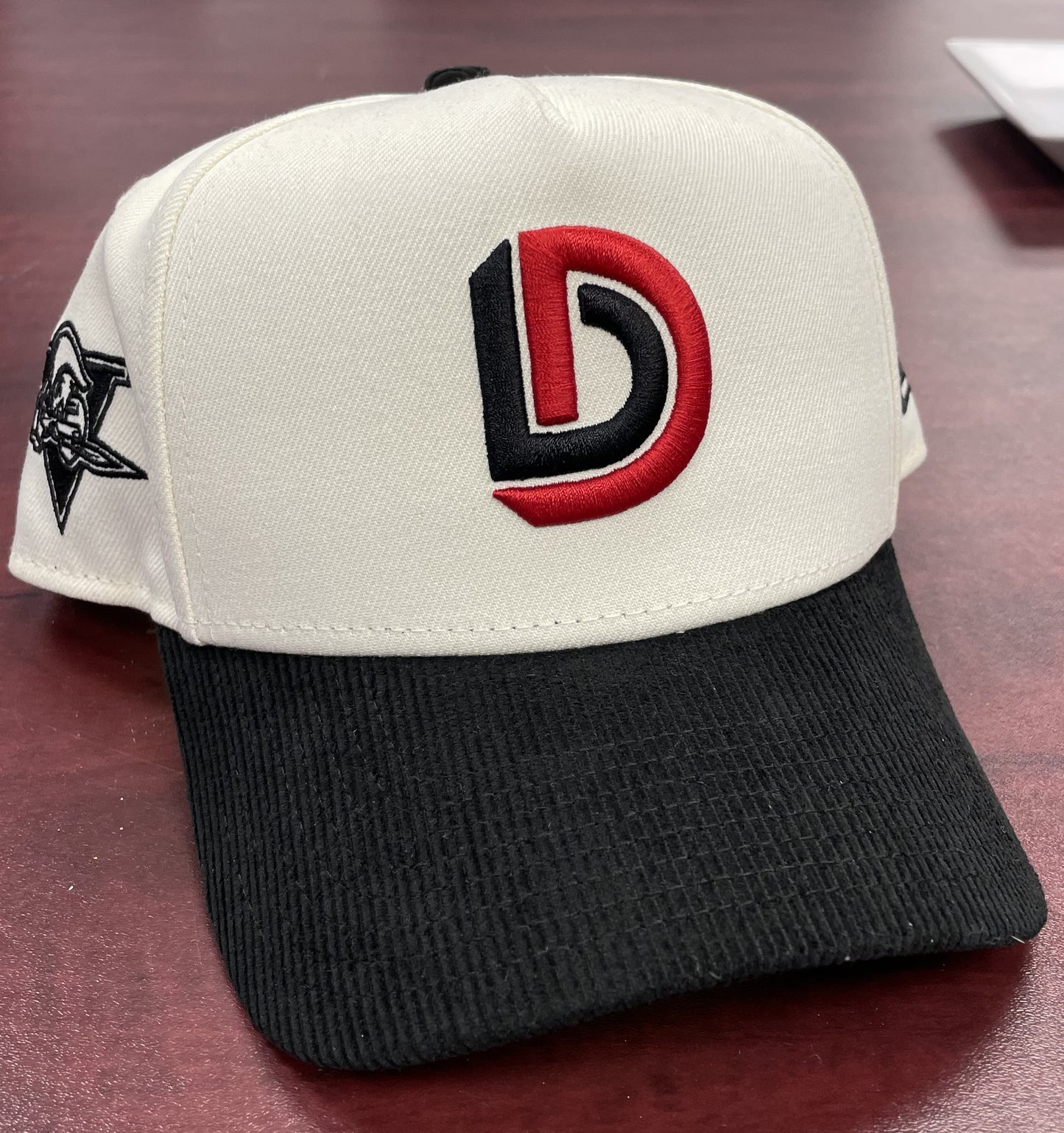 CASQUETTE LOGO D (RÉTRO)