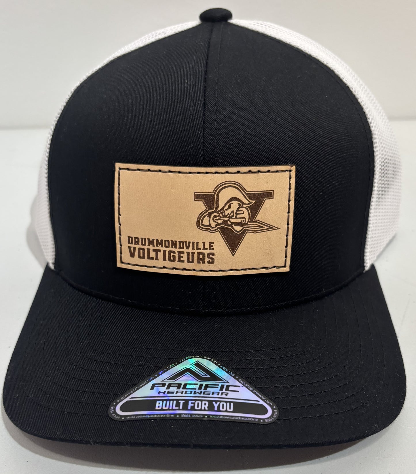 CASQUETTE NOIRE ET BLANCHE LOGO CUIR
