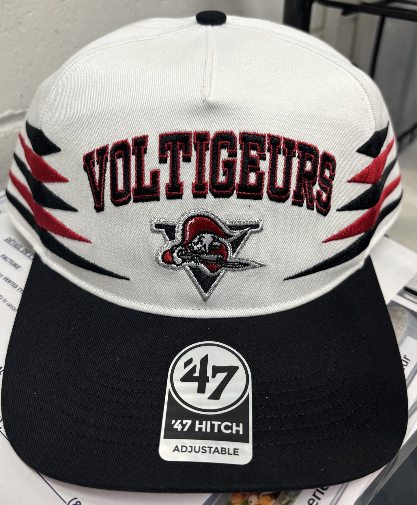 CASQUETTE BLANCHE DIAMAND ROUGE ET NOIR