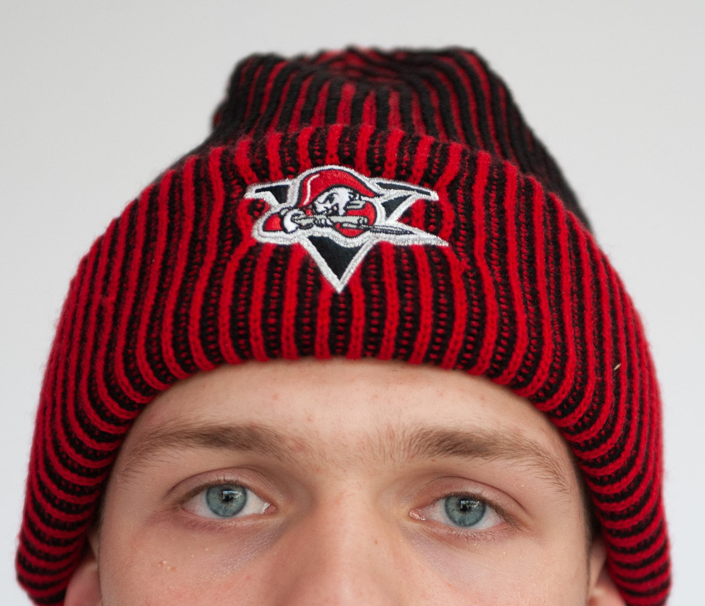 TUQUE ROUGE RAYÉE NOIR